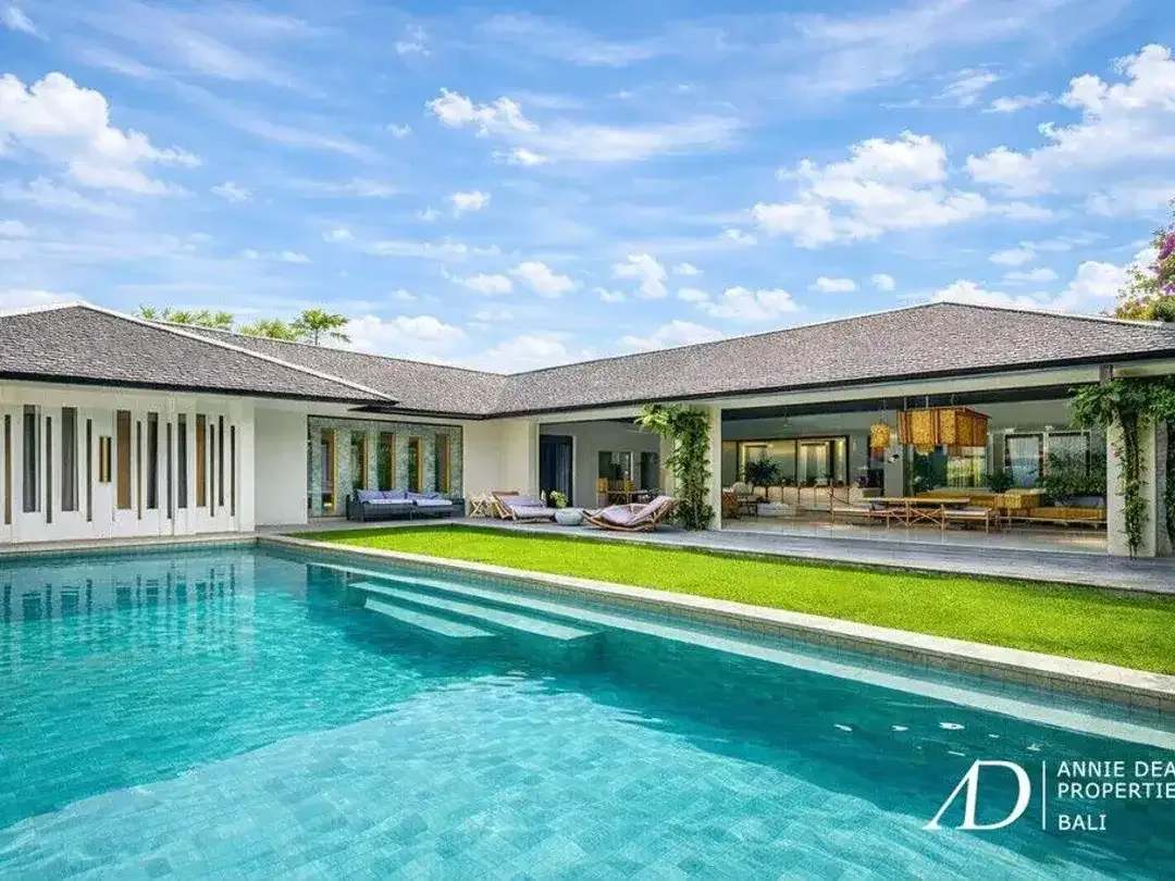 LEASEHOLD | PRIME SEMINYAK VILLA WITH PONDOK WISATA - 29 YEARS LEASE - Image 1 of 10
