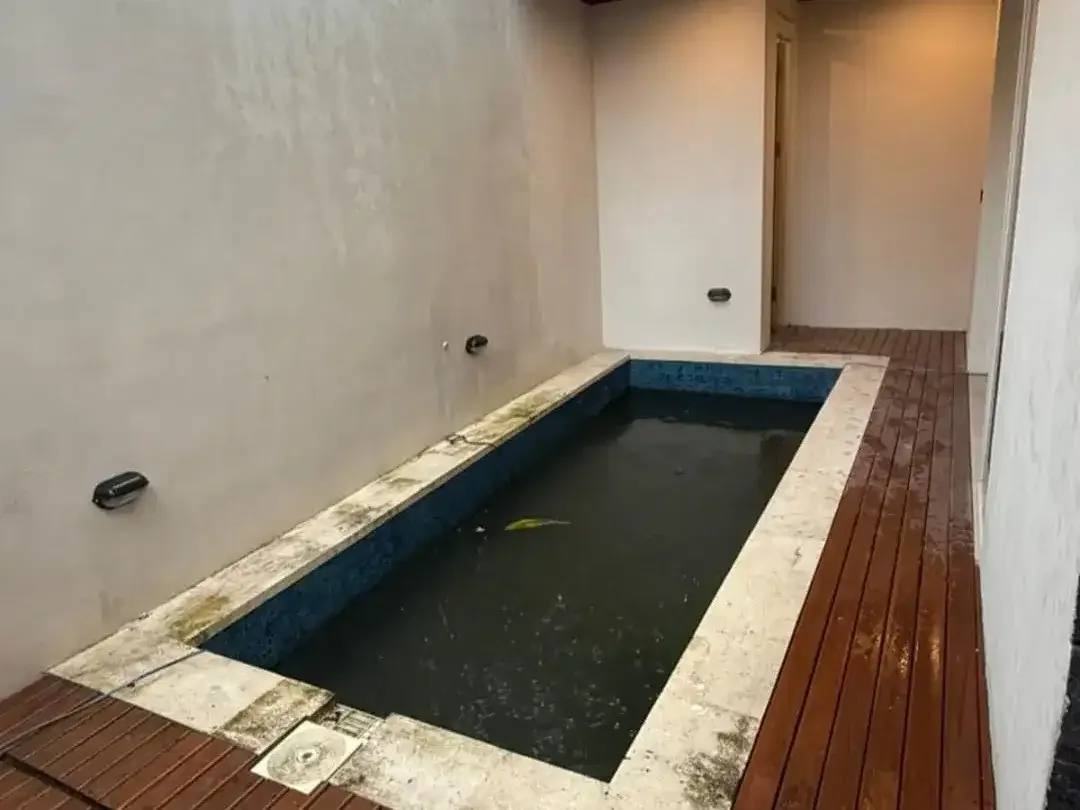 DIJUAL RUMAH TINGGAL MODERN 2 LANTAI – FULLY FURNISHED Dilengkapi Kolam Renang Pribadi - Image 2 of 6