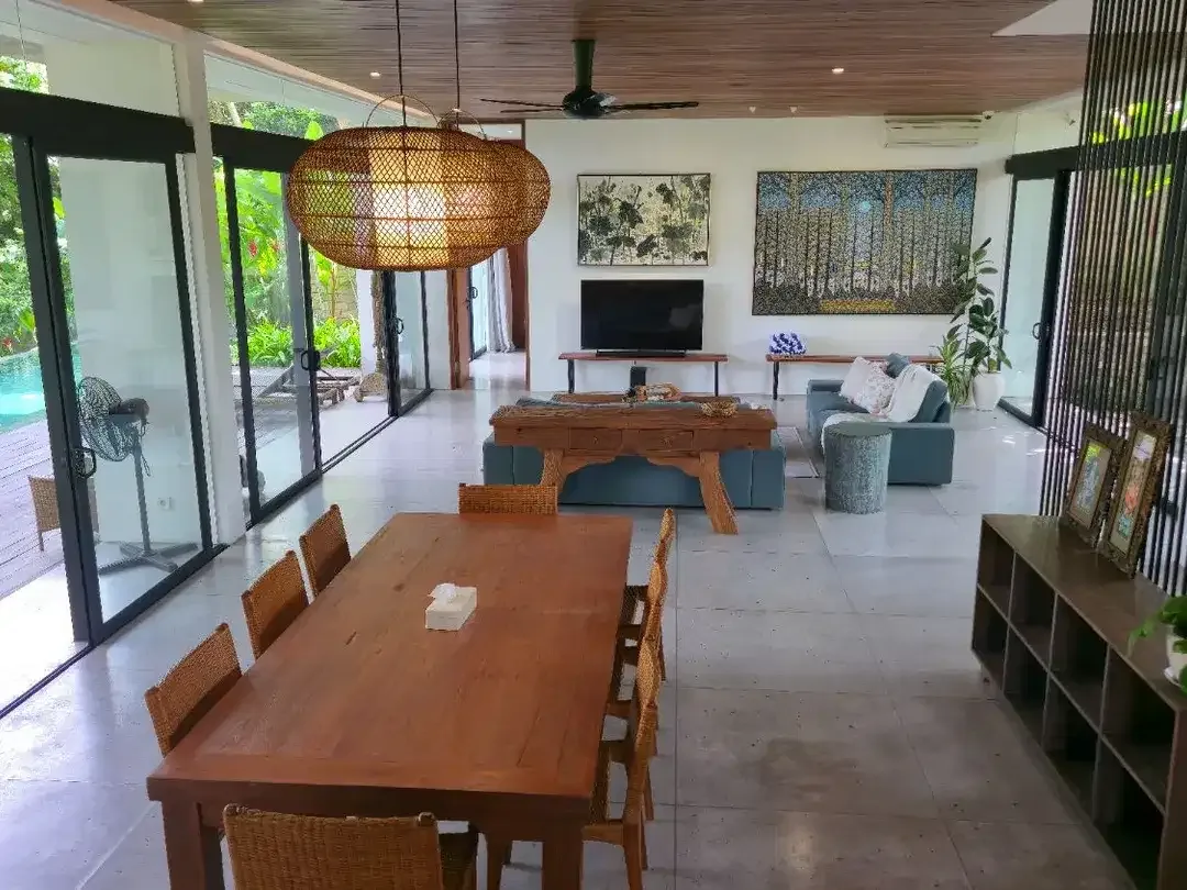 Stunning 4 Bedrooms Villa Surrounded by Nature - Image 8 of 10