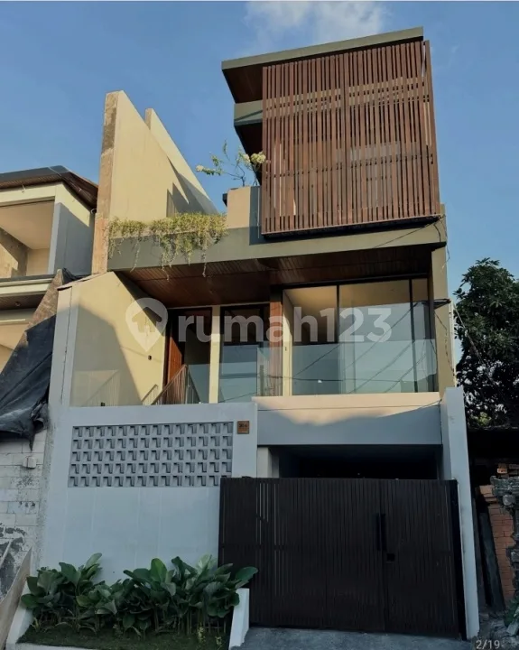 Contemporary Tropical Residence - Denpasar Barat - Image 1 of 4