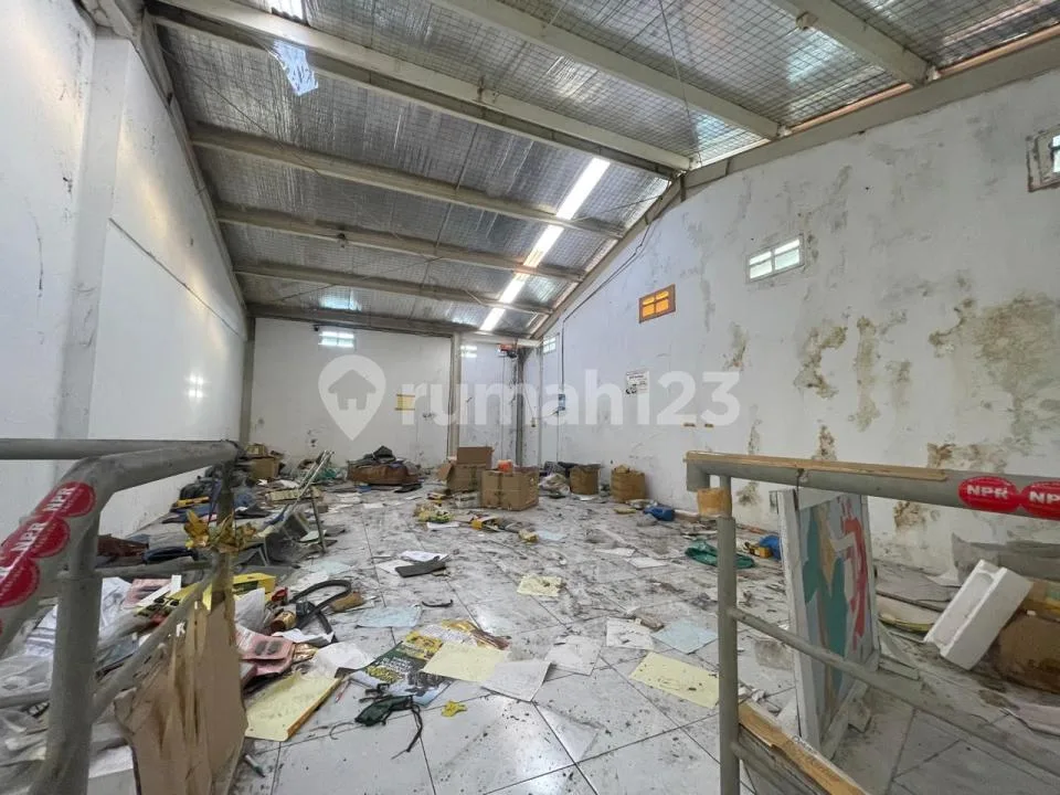 JALAN UTAMA SULI!! Rumah dan Gudang Dekat Gatsu, Denpasar Utara - Image 1 of 4
