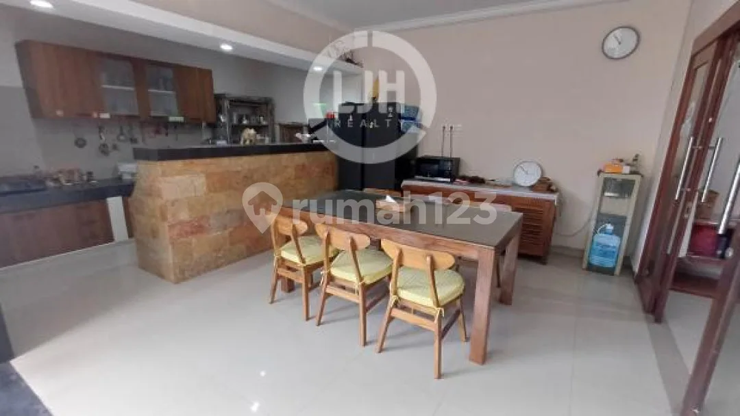 Lease! Villa In Sanur Area With Private Pool, Well Maintained, Furnished, Surrounded By Villa And Restaurant, Only 2.5 KM To Mertasari Beach - Image 3 of 4