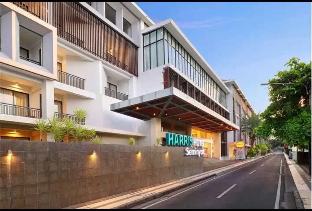 Condotel Hotel Harris Strategis Di Seminyak Kuta Bali S7058 - Image 5 of 5