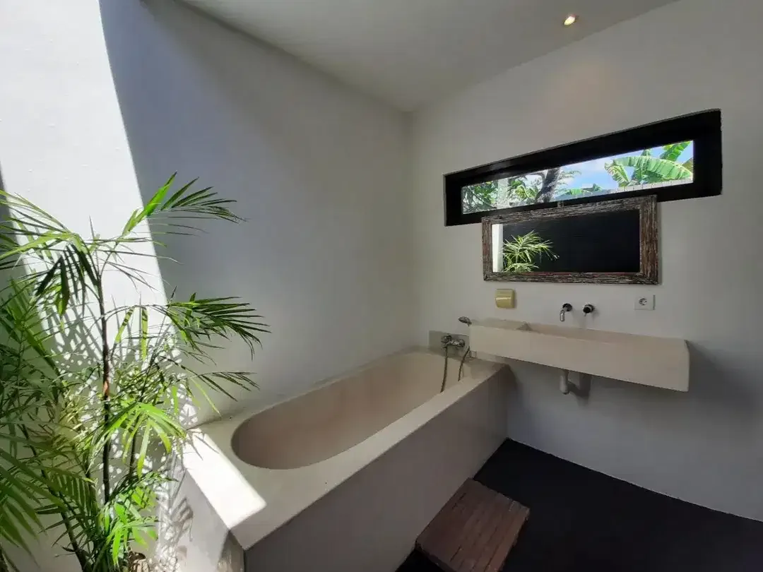SINGLE-STOREY VILLA FOR LEASE IN PRIME SEMINYAK LOCATION - Image 9 of 10