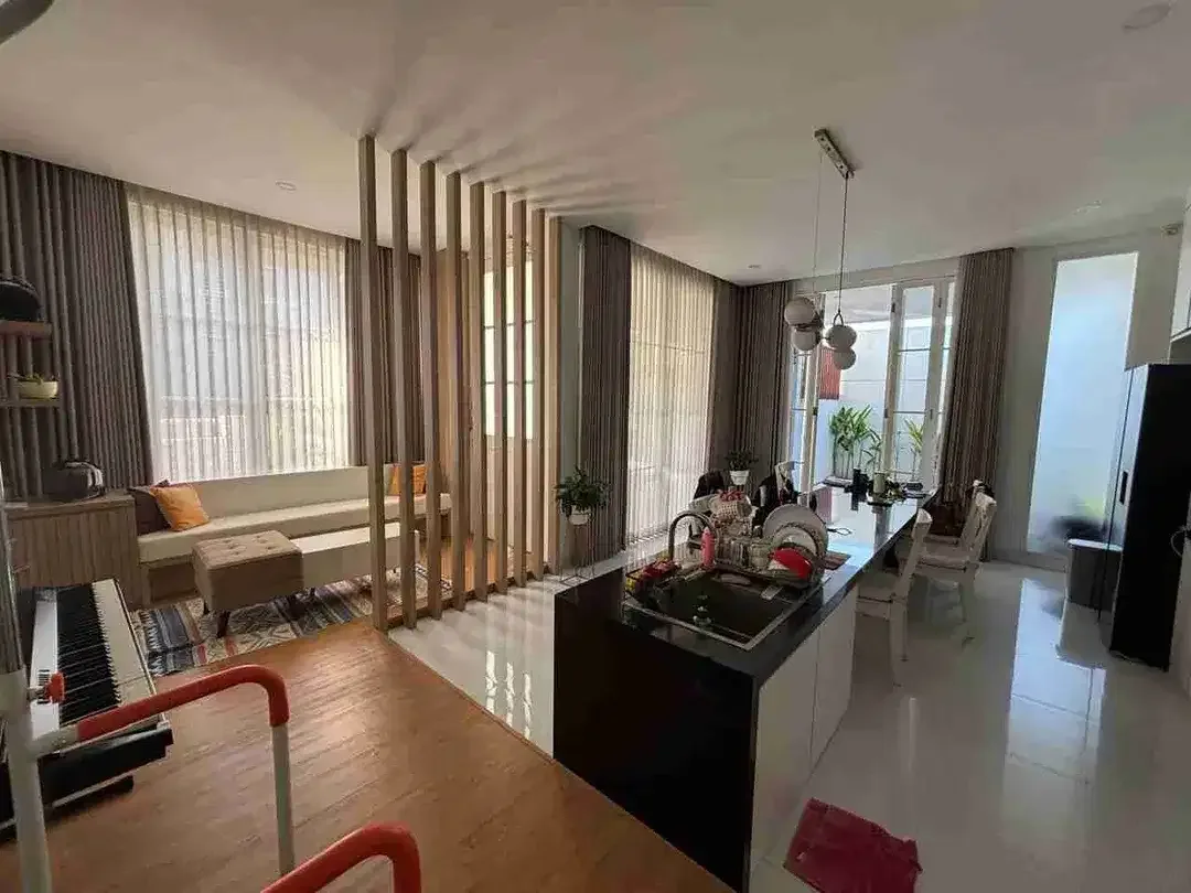 Dijual Rumah Premium 2 Lantai di Renon Denpasar – 4+1 KT, Kolam Renang, Fully Furnished - Image 4 of 9