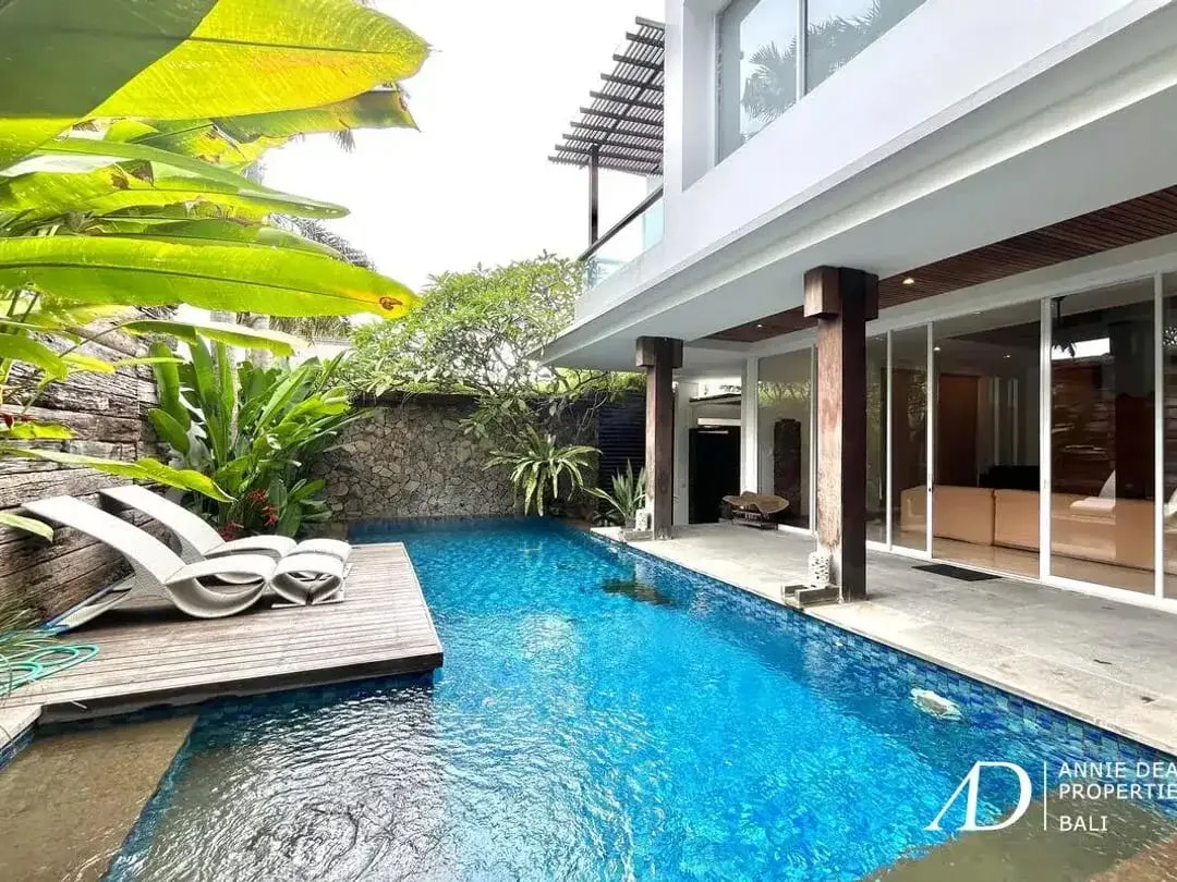 FREEHOLD 3-BEDROOM VILLA SET WITHIN GATED COMPLEX IN SEMINYAK - Image 2 of 10