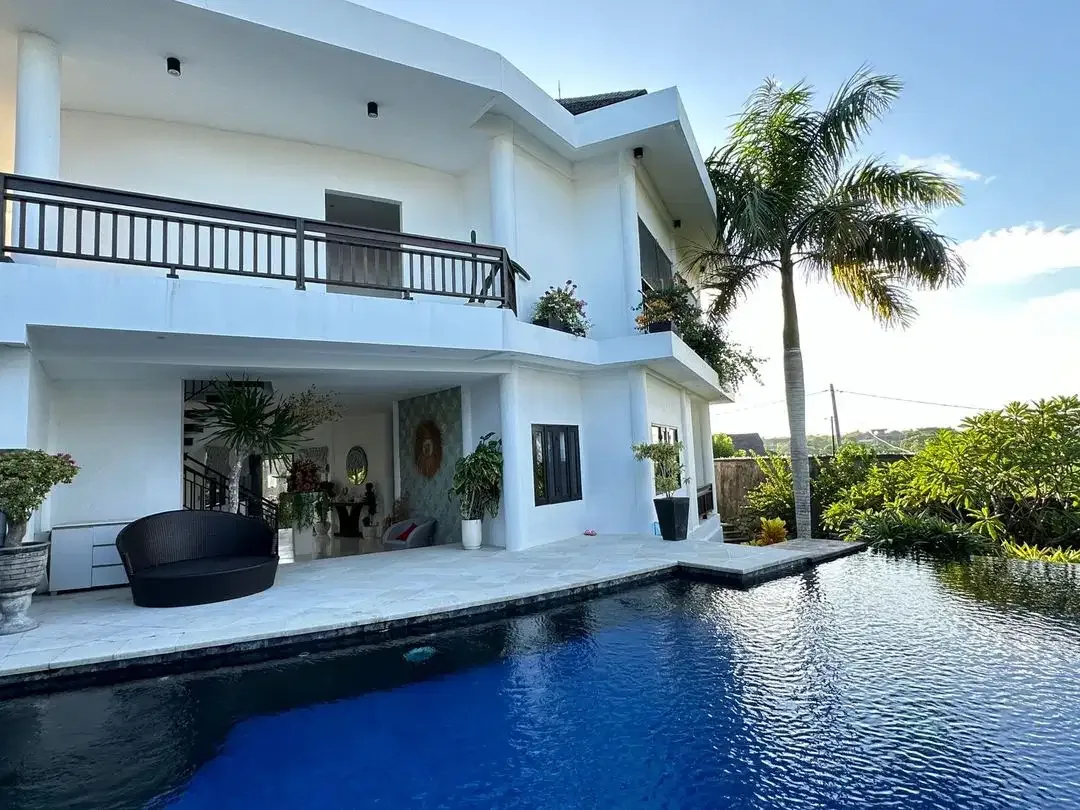Luxury Spacious Villa Beautiful View in Nusa Dua Near STP Dharmawangsa - Image 3 of 10