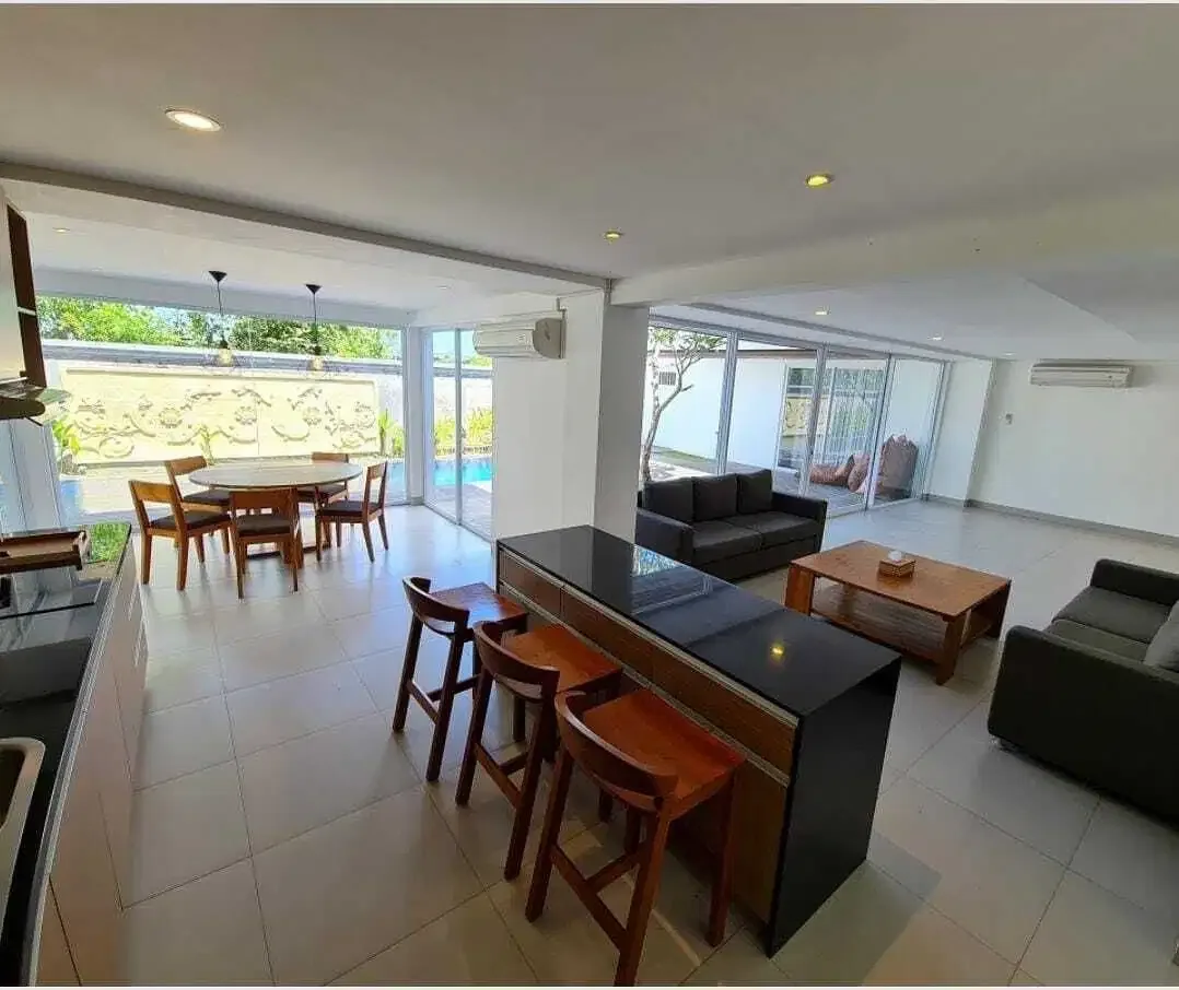 VILLA 6 BR ONE GATE Sistem DAN VIEW SUNSET LOKASI BEST UNGASAN - Image 8 of 10