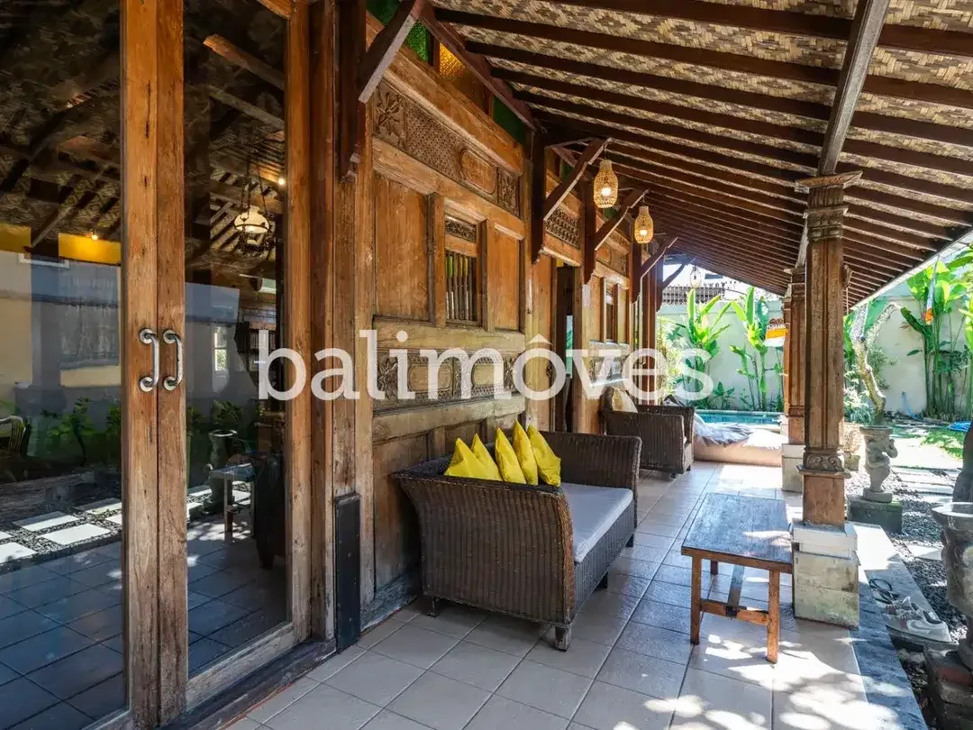 Vila Elegan Bergaya Joglo dengan Tiga Kamar Tidur di Tepi Pantai Sanur - Image 8 of 10
