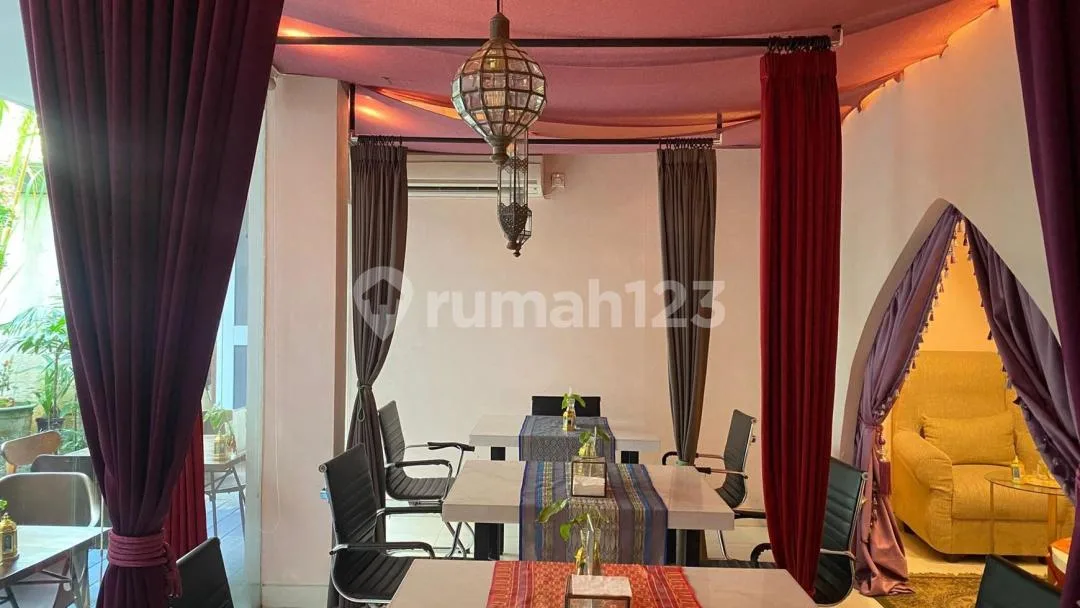 Leasehold - Versatile 3-Story Commercial Property With Cafe, Office, And Media Spaces In Umalas Bali - Image 1 of 4
