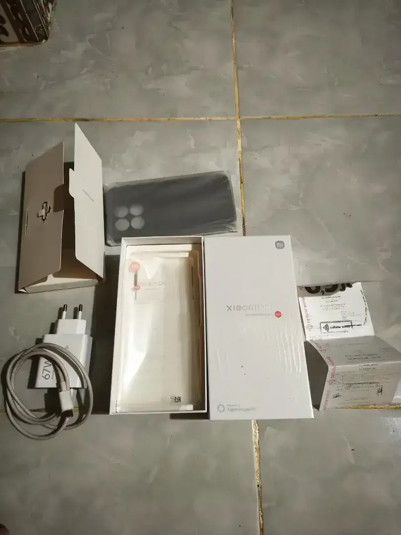 Xiaomi 15T 12/256GB Fullset Mulus BH 95% Normal No Minus - Image 4 of 5