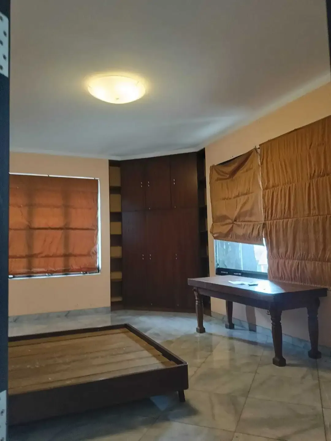 FOR SALE RUMAH MEWAH 4BR KONTRUKSI BAGUS STARTEGIS DI DENPASAR - Image 8 of 10