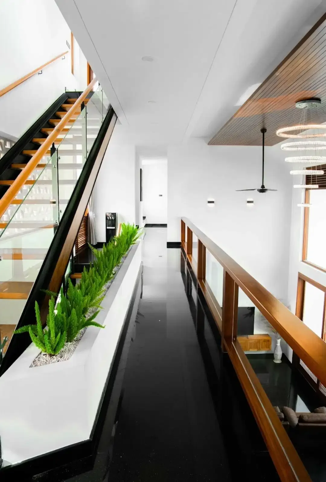 Modern 5-Bedroom Villa for Yearly Rental - Image 8 of 10