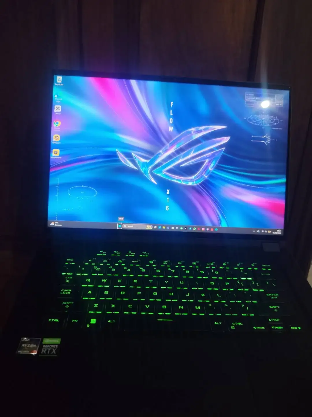 Laptop Gaming ASUS ROG Flow X16 Ryzen 9 6900HS RTX 3070Ti Mulus Second - Image 1 of 4