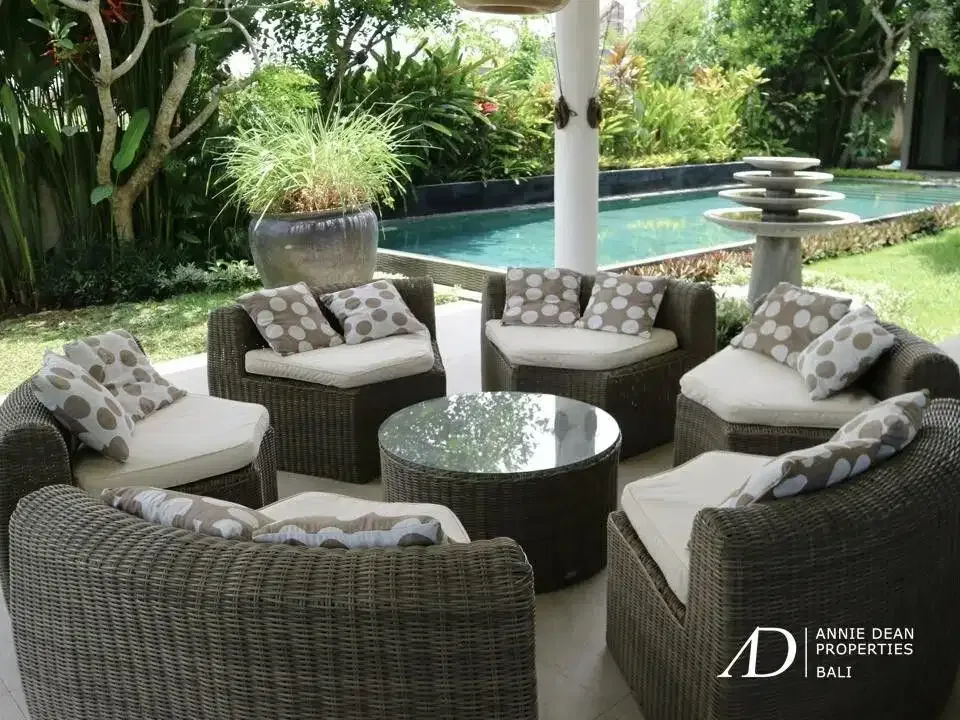FREEHOLD MODERN DESIGN VILLA IN TUMBAK BAYUH CANGGU - Image 9 of 10