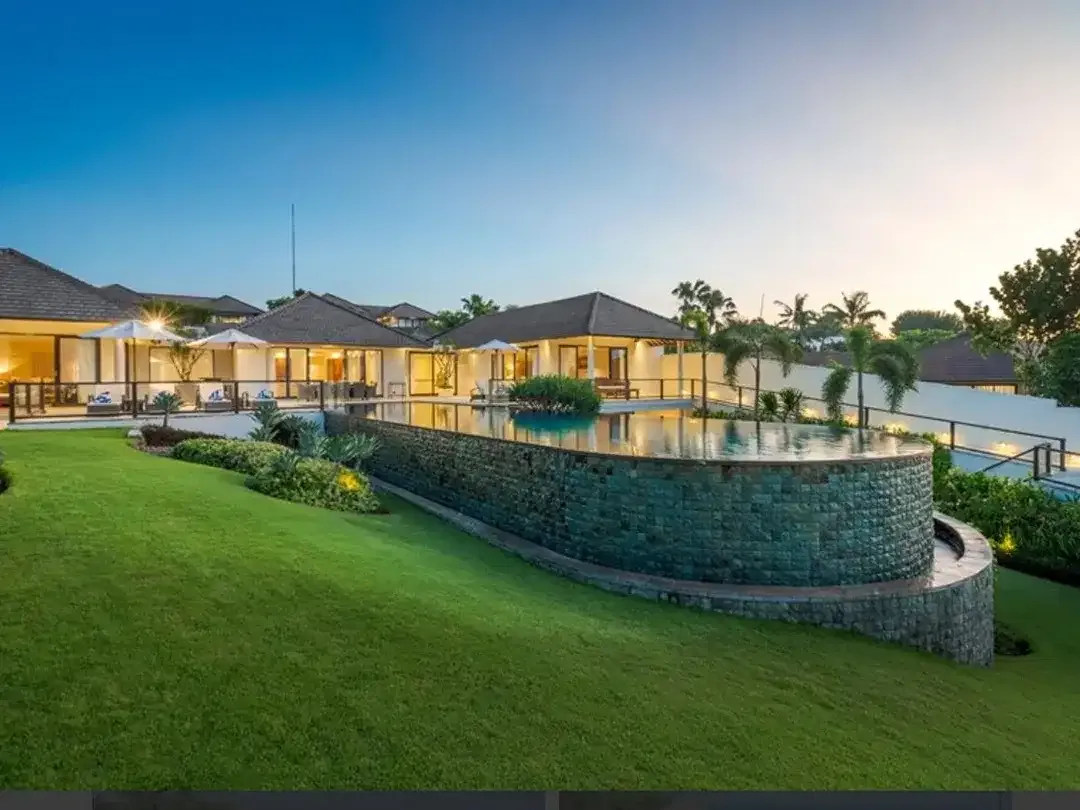 Luxury Cliff Front Villa – Pandawa Beach, Nusa Dua - Image 2 of 10
