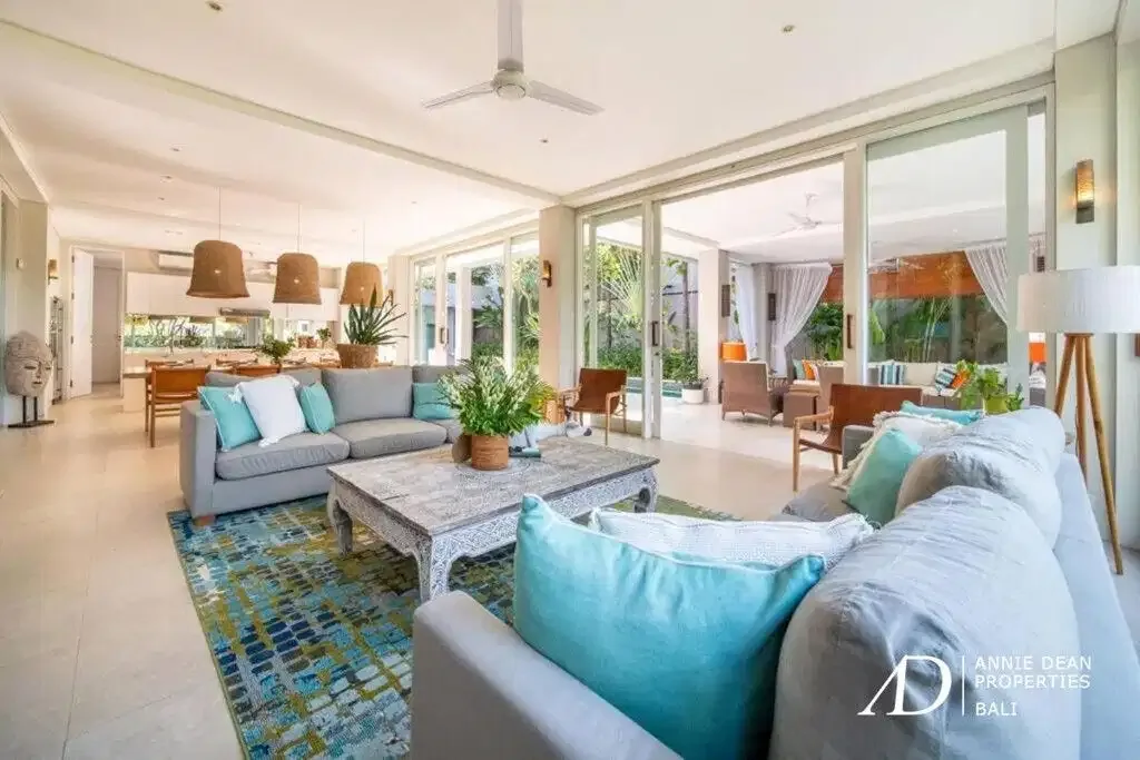 LEASEHOLD | 4-BEDROOM VILLA IN PRIME BERAWA, WALK TO THE BEACH - Image 8 of 10