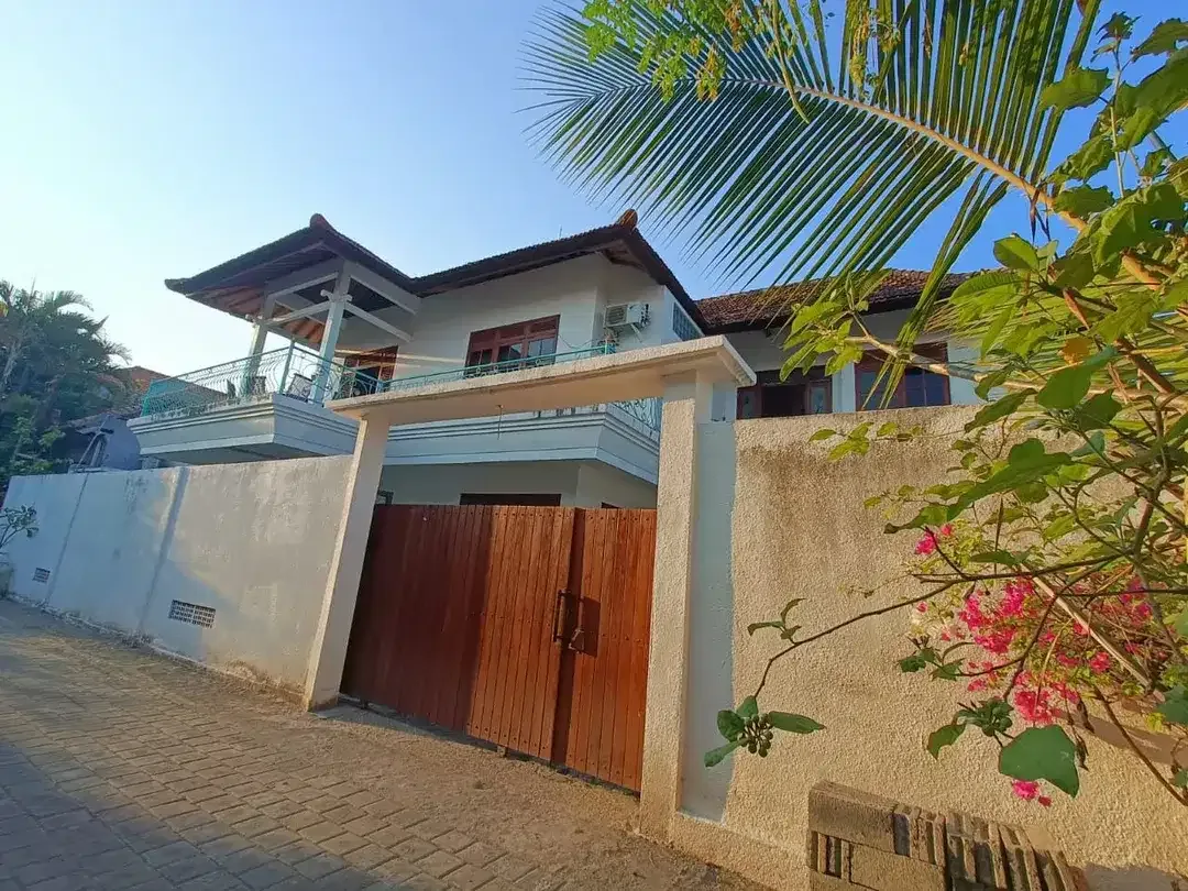 Di Jual Rumah Lantai 2 - Lokasi Kertaraharja, Sidakarya - Image 1 of 8