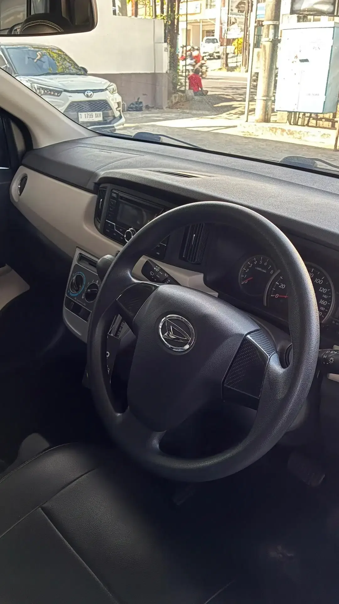 Daihatsu Sigra R 2018 Bensin - Image 7 of 10