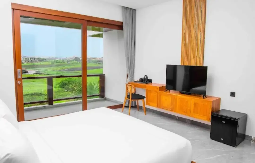 MODERN 5-BEDROOM VILLA FOR SALE – CANGGU BATUBOLONG - Image 9 of 10