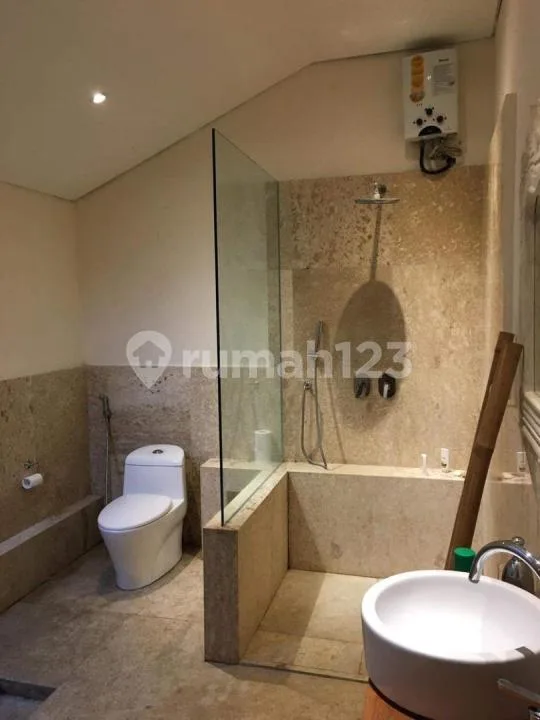 Villa Dijual Lokasi Kerobokan - Image 3 of 4