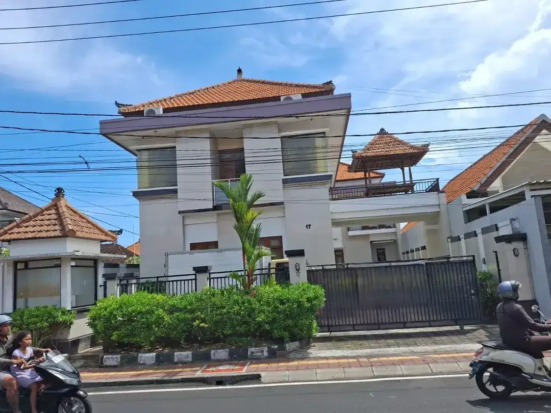 Dijual Rumah + Kantor Fully Furnish  2 Lantai di Jl.Suli, Denpasar Utara - Image 1 of 10