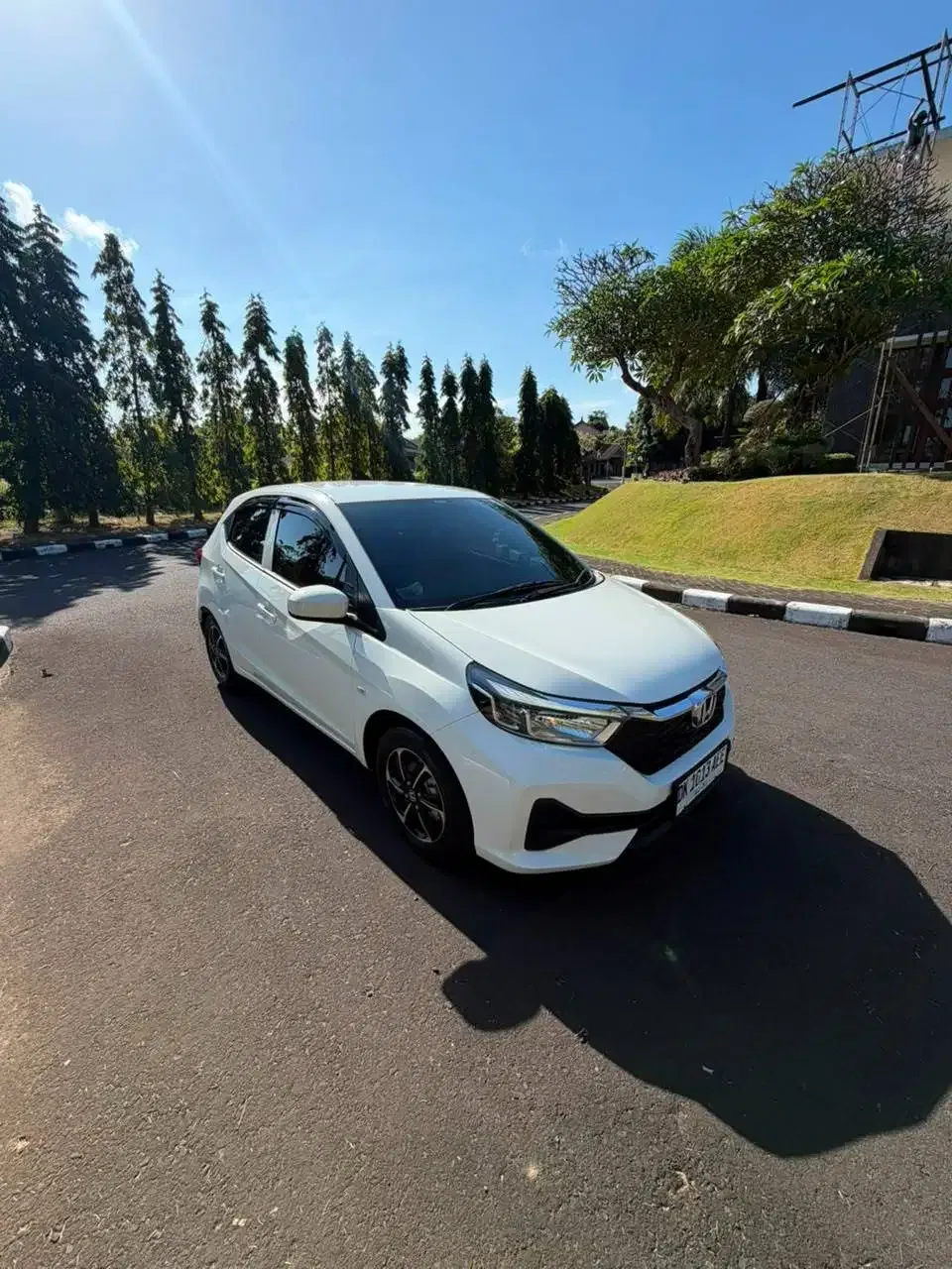 BRIO NEW E SATYA MATIK PUTIH PMK 2026 PLAT DK ASLI BALI LOW KM 800 ORI - Image 3 of 10