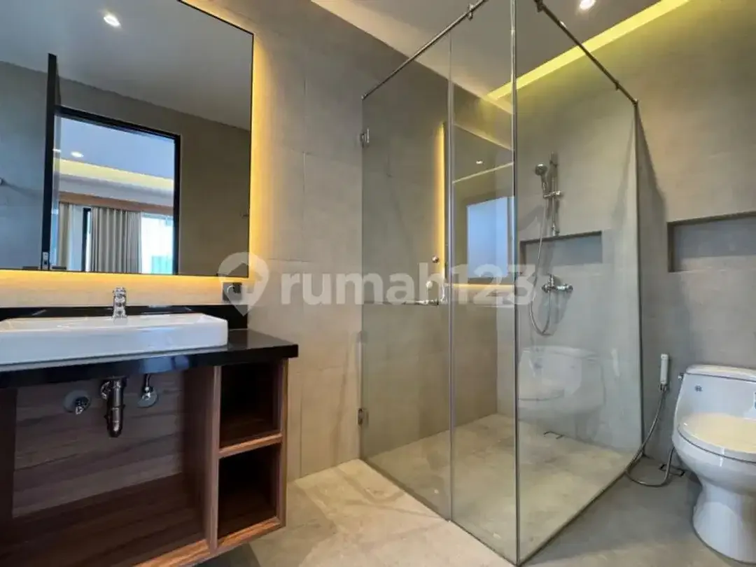 Brand New Luxury Tropical Villa Only 7 Minutes To The Canggu Beach - Image 8 of 9