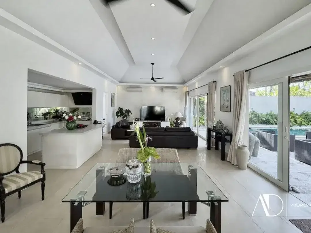 LEASEHOLD | TROPICAL 3-BEDROOM VILLA WITHIN A COMPLEX IN UMALAS BUMBAK - Image 6 of 10