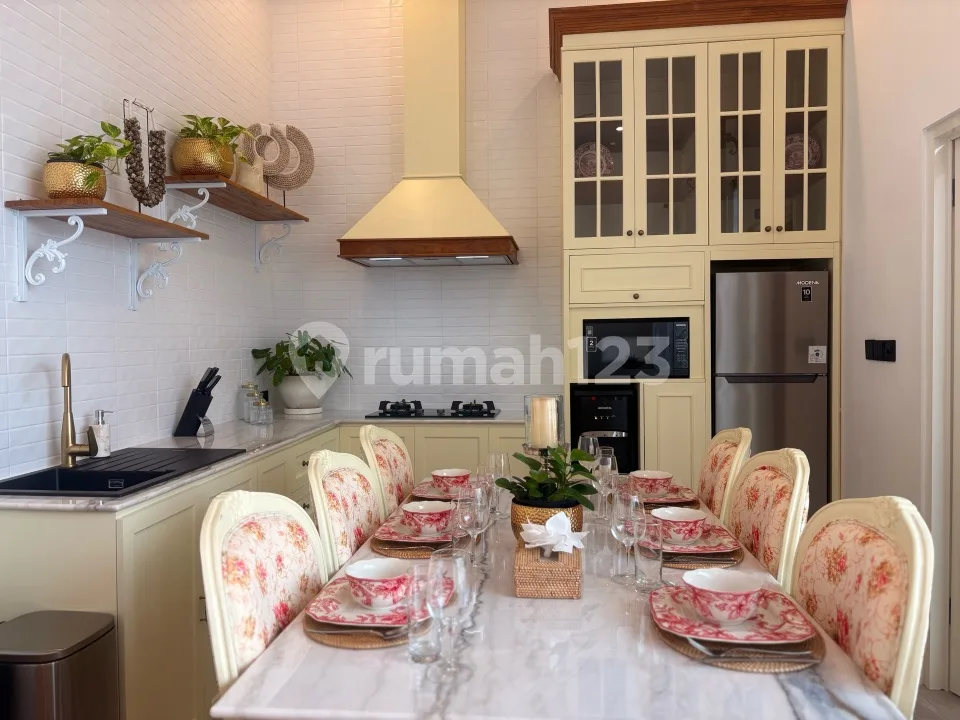 2 Bedrooms Victorian Style New Villa In Berawa Beach - Image 4 of 4