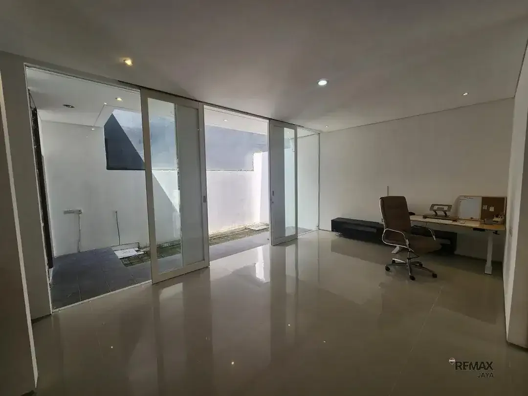 Rumah 2 Lantai non furnished Dijual, di Citraland Denpasar Utara - Image 3 of 10