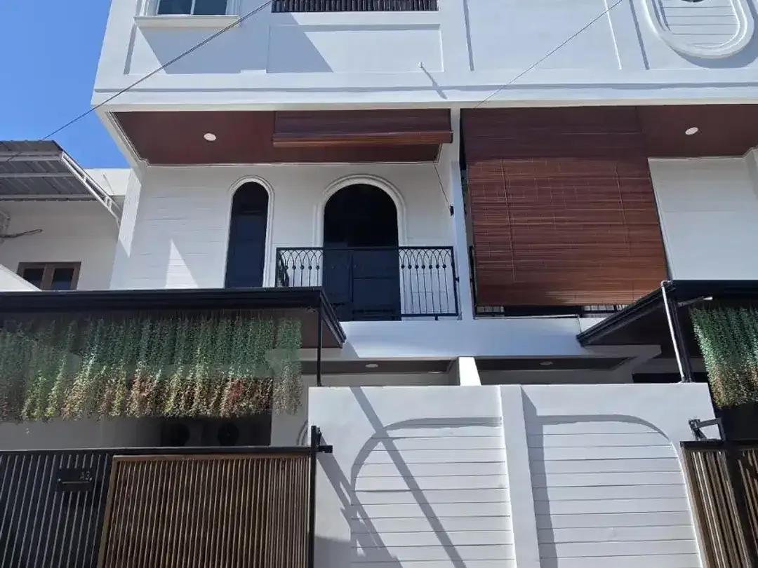 Rumah Baru Semi Furnished Disewakan Area Denpasar Selatan - Image 1 of 10