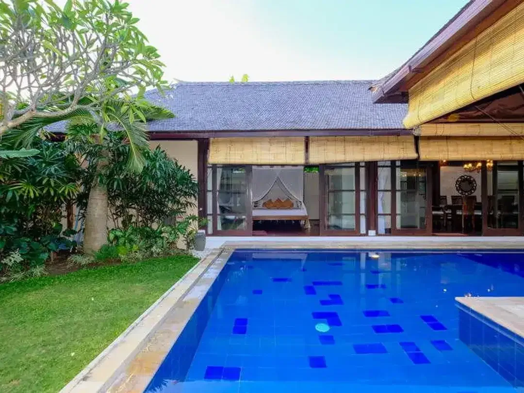 Luxurious Freehold Villa in Batubelig, Seminyak – 2 Minutes to Beach - Image 4 of 10