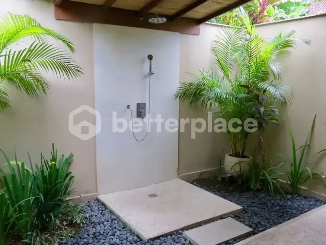 Elegant Family-Friendly 3-Bedroom Villa in Canggu Padonan with En-Suite Bedrooms, Beautiful Pool & Exceptional Garden Setting - Image 9 of 10