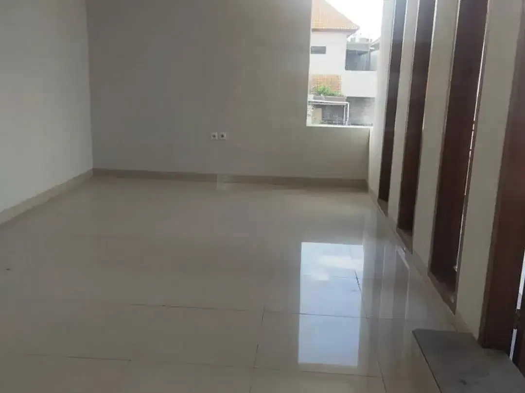 Rumah 2 Lantai 6 Kamar Tidur Disewakan, di Denpasar Utara Area - Image 10 of 10