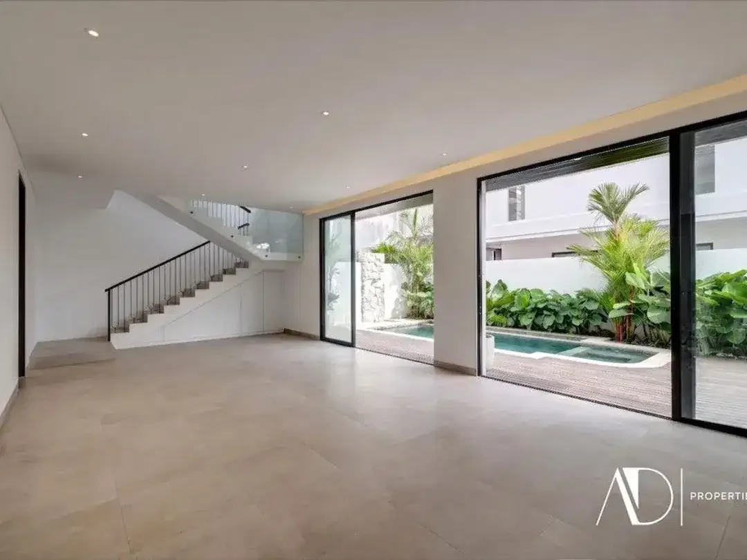LEASEHOLD | CONTEMPORARY TROPICAL VILLA WITH PRIVATE POOL IN CANGGU - Image 4 of 10