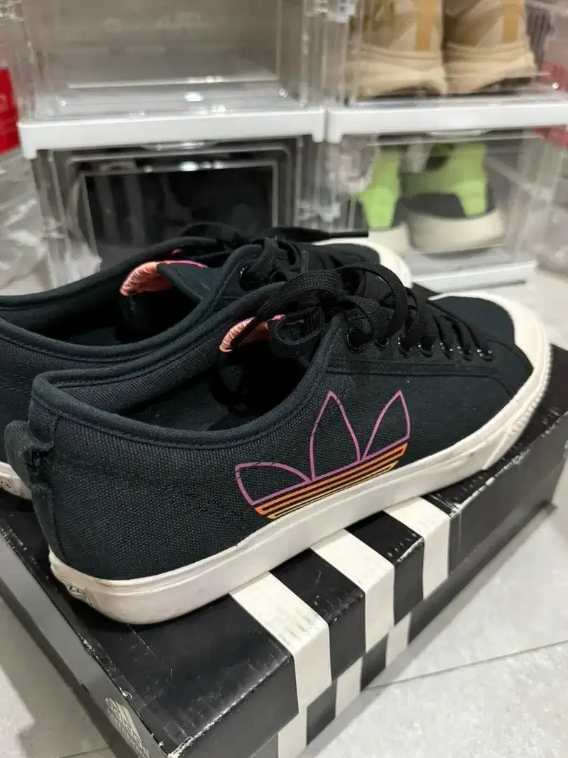 Sepatu Adidas Original Size 44 2/3 - Image 2 of 5