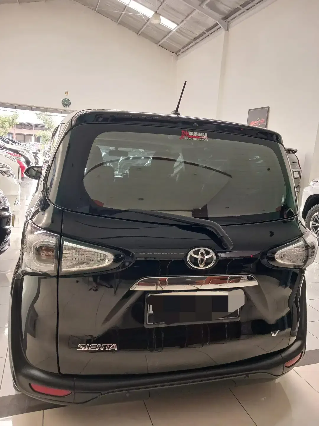 Toyota Sienta V 2017 Hitam metalik M/T 1.5cc - Image 6 of 8