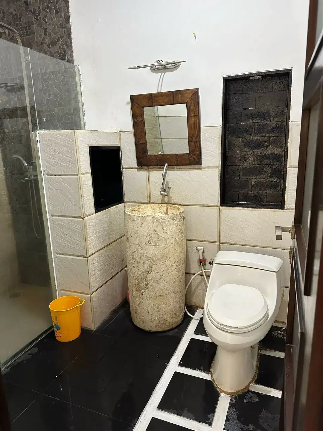 JUAL RUMAH SIAP HUNI DALAM KOMPLEKS DI JIMBARAN - Image 8 of 10