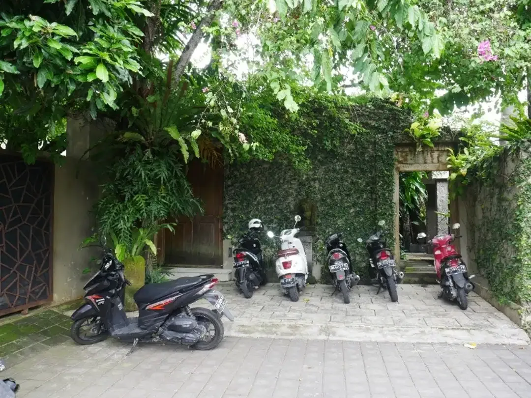 Villa & Toko Strategis Batu belig Kerobokan Kuta Utara Bali - Image 9 of 10