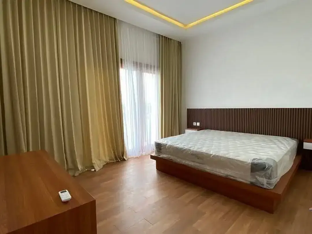 Villa Cantik Full Furnished 3 Kamar Disewakan di Kerobokan Kelod - Image 4 of 10