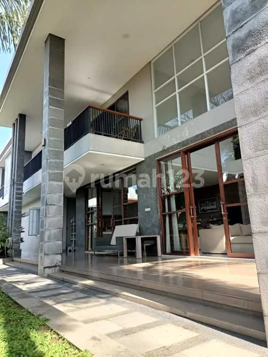 RUMAH MEWAH MINIMALIS LINGKUNGAN NYAMAN DI TENGAH KOTA FURNISHED - Image 1 of 4