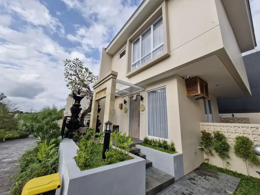 SEWA VILLA MODERN DALAM KOMPLEKS FULLY FURNISHED DI NUSA DUA - Image 2 of 9