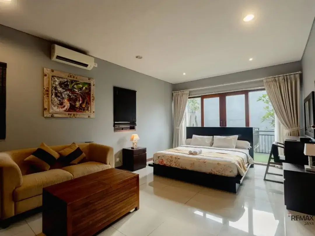 Villa 3 Lantai Full Furnished Dijual di Jimbaran Dekat GWK - Image 1 of 5