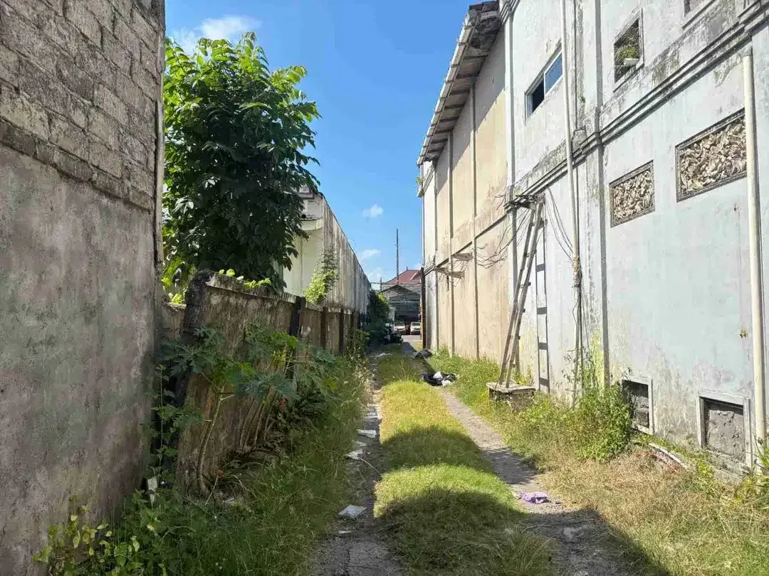 DI JUAL TANAH KAVLING 6 UNIT
TERLETAK DI JL. DANAU  TEMPE, SIDAKARYA - DENPASAR SELATAN

LT 103m²
LEBAR JALAN UTAMA 6 M

LEBAR JALAN LINGKUNGAN 3Meter

Post Satpam 9m²

Selling Point:

Lingkungan - Image 5 of 8
