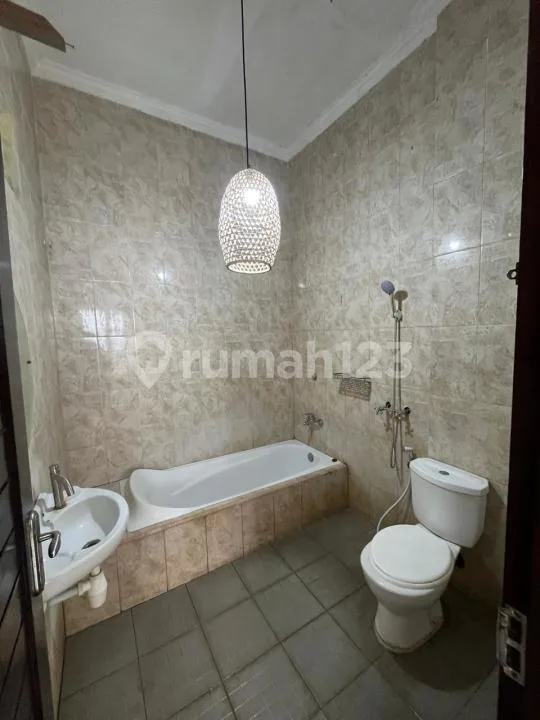 [Disewakan] Luxury Living di Jantung Kerobokan - Rumah Modern 2 Lantai di Jl. Raya Semer - Image 2 of 4