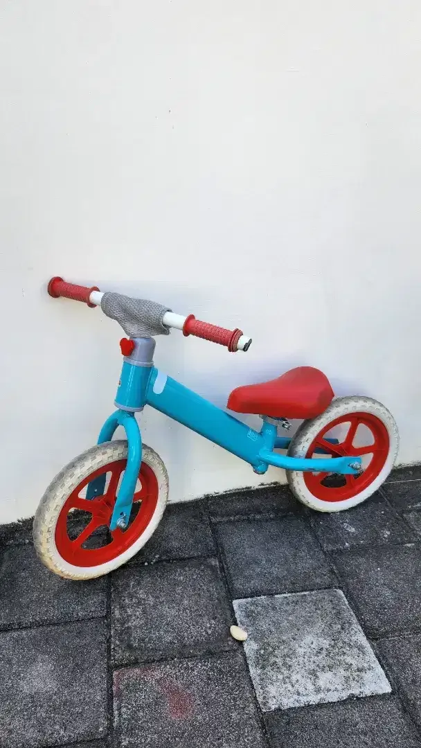 Sepeda Push Bike Balance Bike Iora PMB Preloved Murah - Image 1 of 3