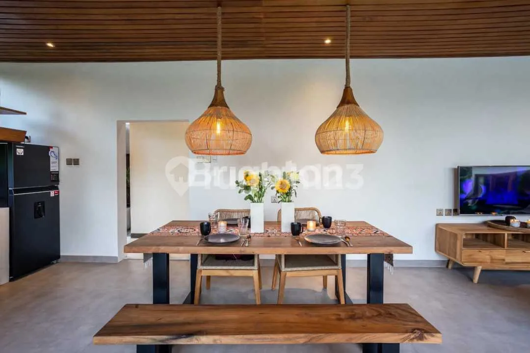 Villa Tropis Mewah Modern Dengan Pemandangan Sawah Hijau Lokasi Canggu - Image 4 of 4