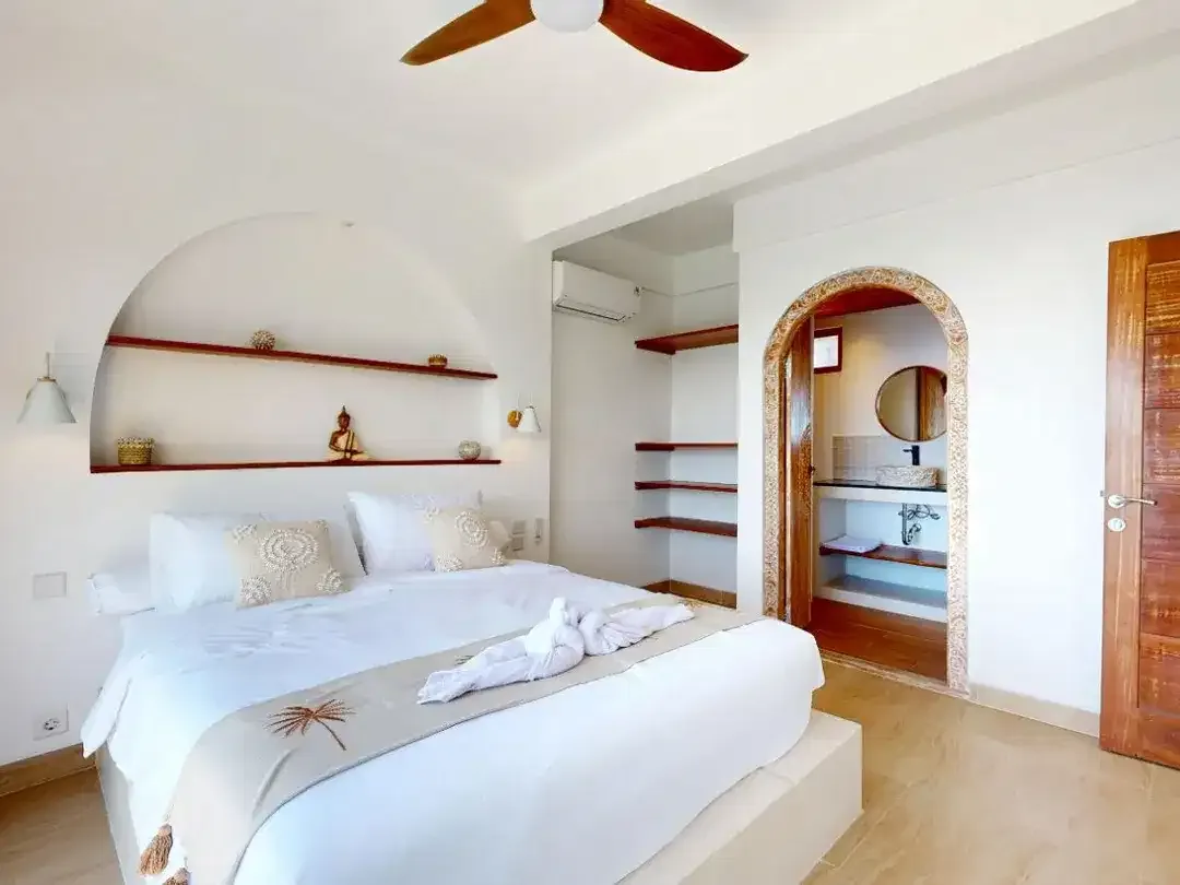 VILLA FOR SALE IN LIPAH, BUNUTAN, ABANG – 180° SEA VIEW & PRIVATE INFINITY POOL - Image 2 of 10