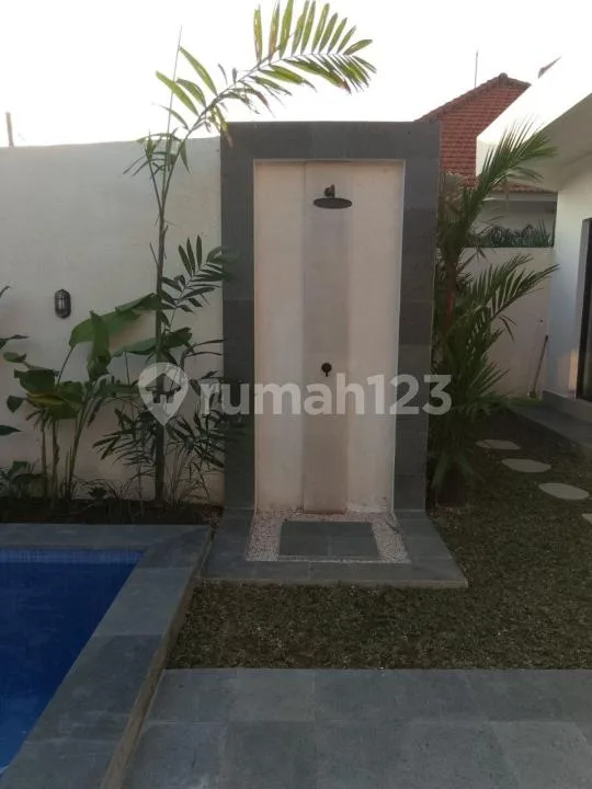 Disewakan Villa Baru 3 BR Private Pool View Sawah di Padonan - Image 2 of 4